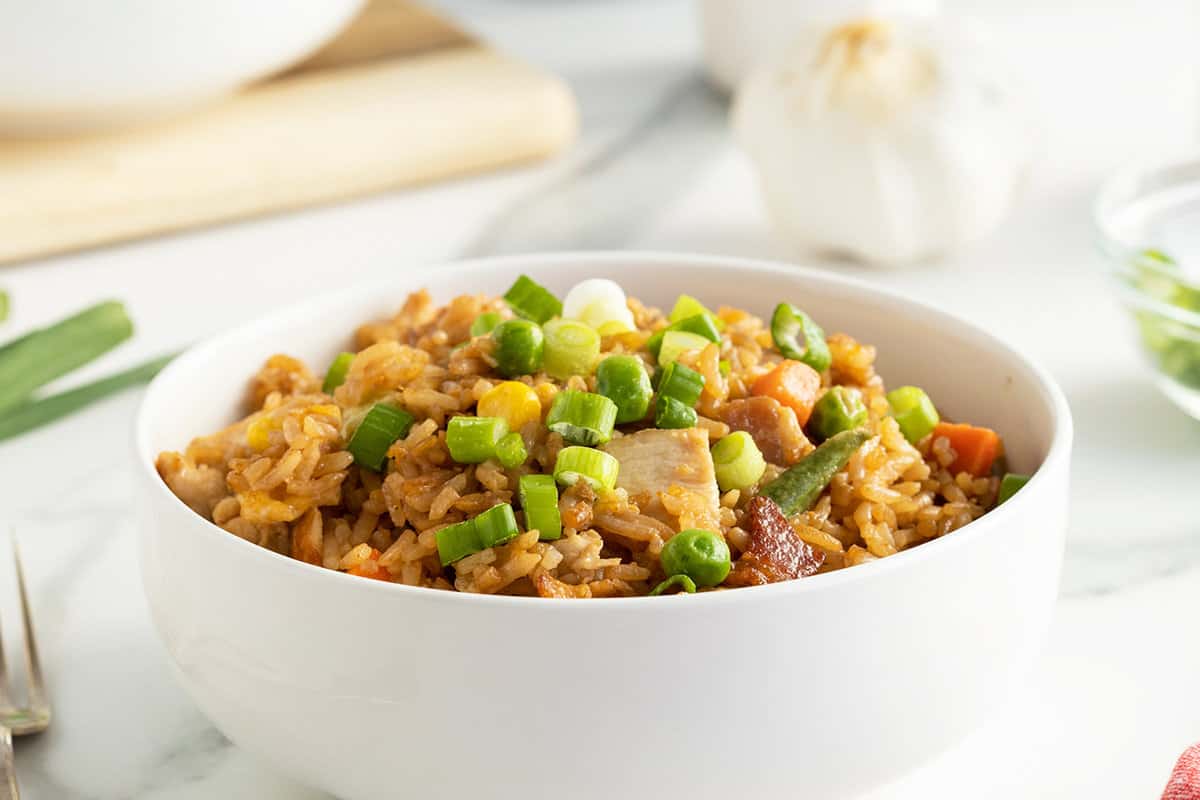 Golden fried rice with chicken and carrots.