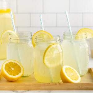 fresh lemonade in mason jars with slices of lemons