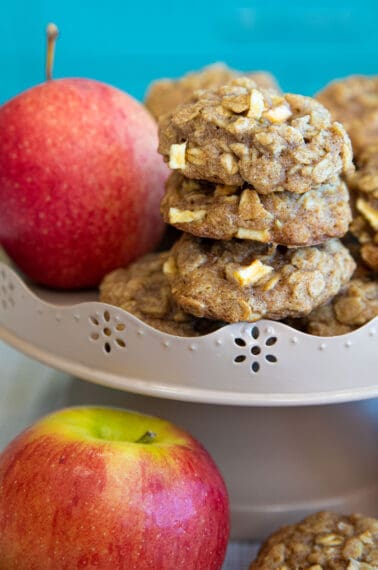 https://www.thekitchenmagpie.com/wp-content/uploads/images/2023/11/spicedappleoatmealcookies1-378x570.jpg