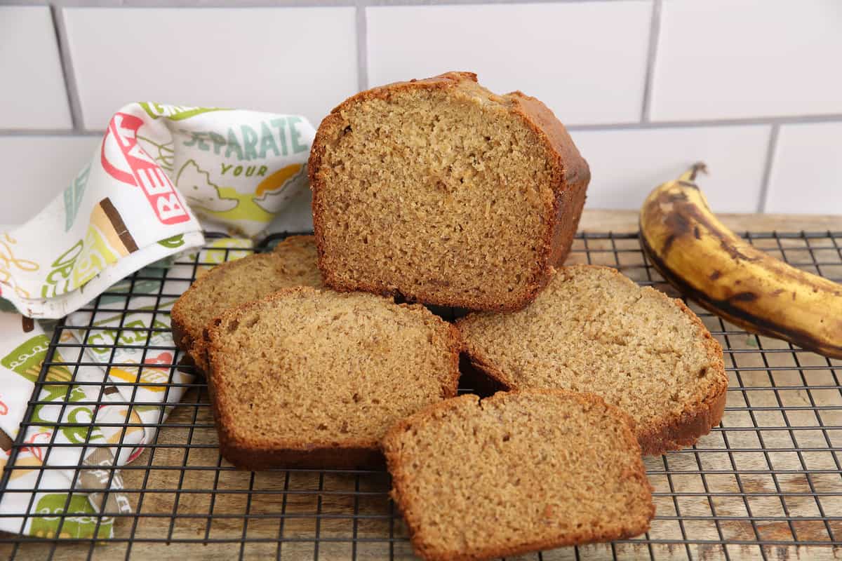 brown butter banana bread sliced