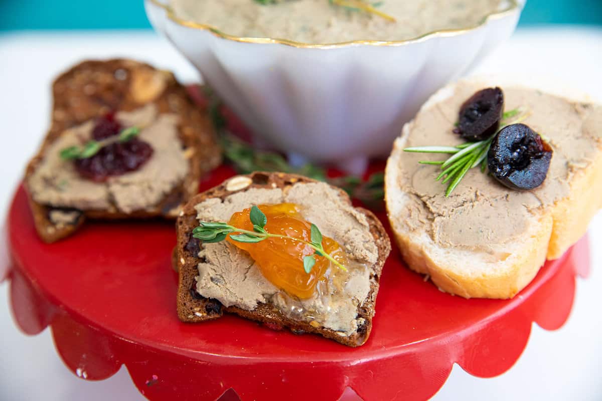 Smooth chicken liver pâté served with crackers or toast.