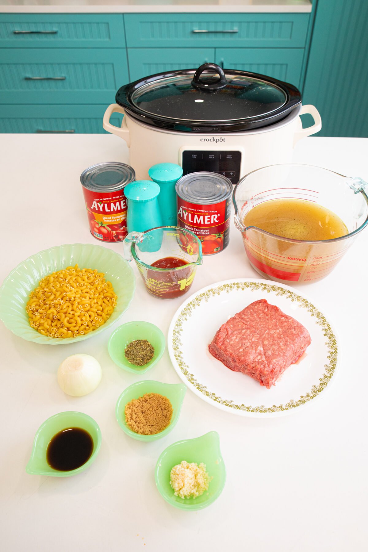 ingredients for beef and tomato macaroni soup